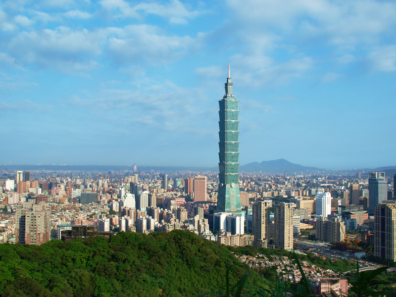 cityscape-and-skyline-or-taipei-with-the-101-building-in-the-middle-in-taiwan_800